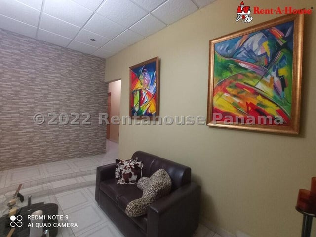 Luxurious Furnished Country House with Spacious Ranch